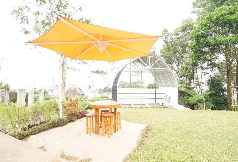 Отель Collection O 93732 Villa Opung