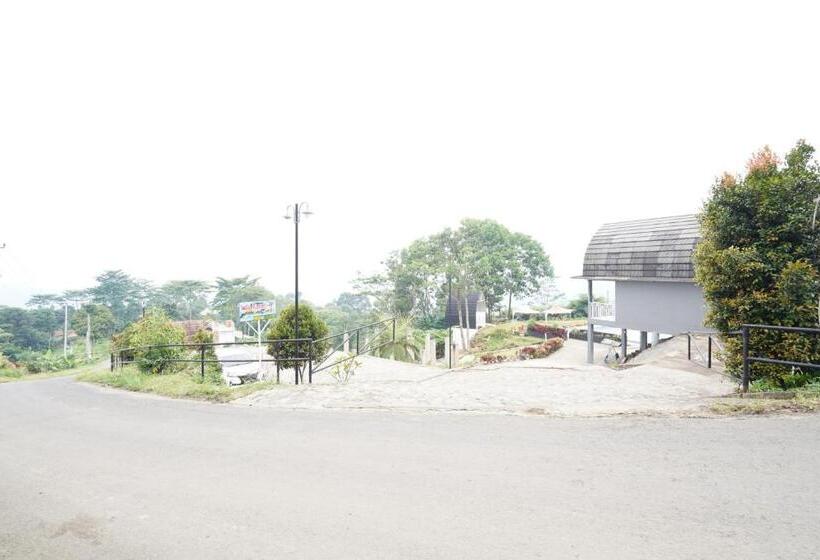 Отель Collection O 93732 Villa Opung