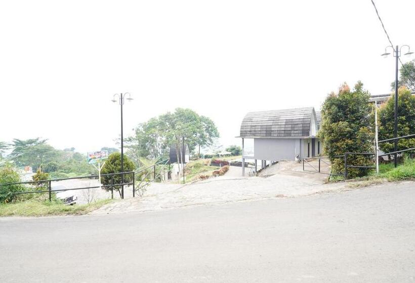 Отель Collection O 93732 Villa Opung