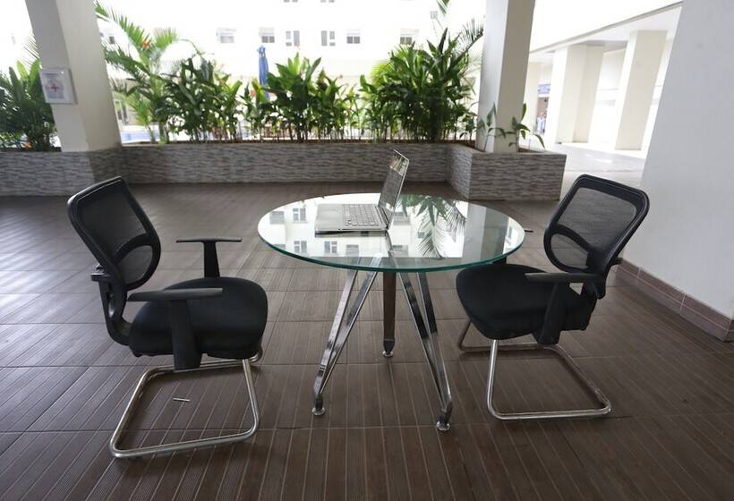 Отель Collection O 93750 Luxury Rooms @ Urbantown Serpong