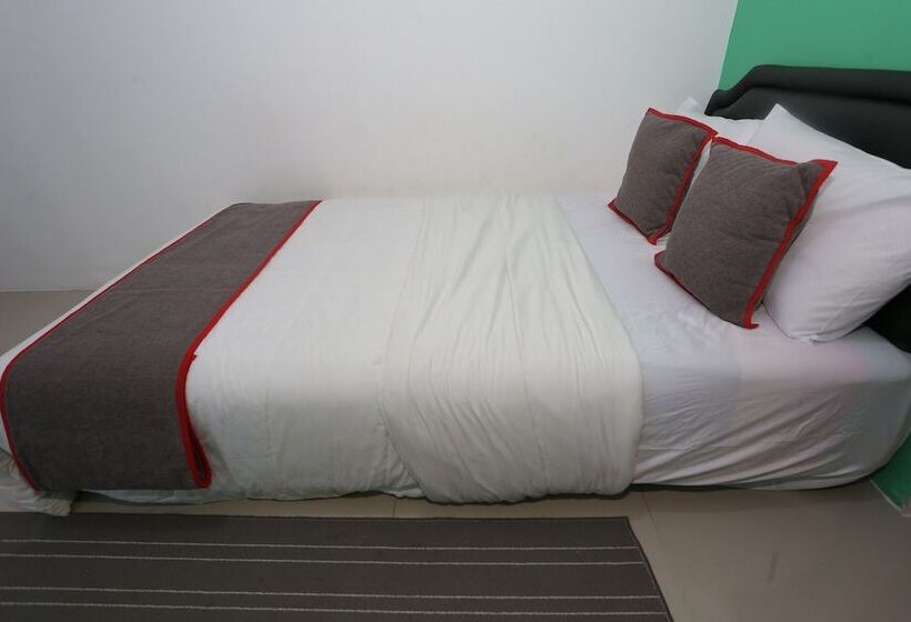 Отель Collection O 93750 Luxury Rooms @ Urbantown Serpong