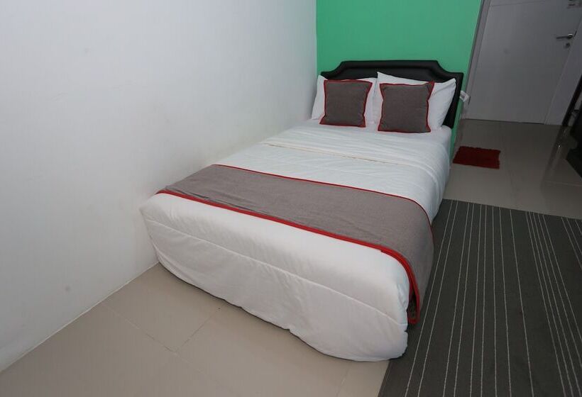 Отель Collection O 93750 Luxury Rooms @ Urbantown Serpong