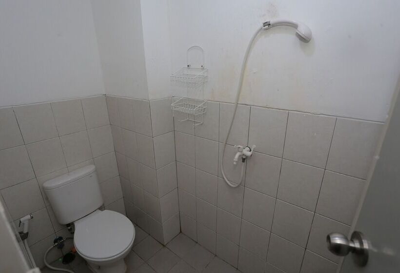 Отель Collection O 93750 Luxury Rooms @ Urbantown Serpong