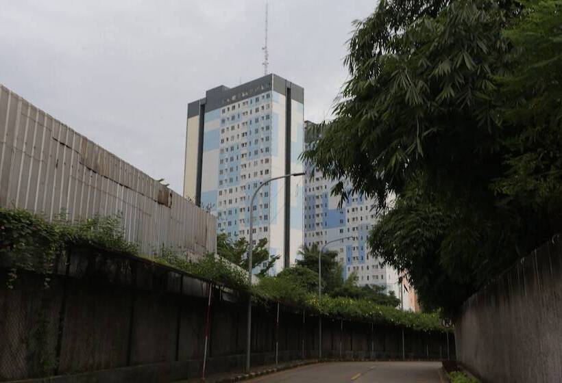 Отель Collection O 93750 Luxury Rooms @ Urbantown Serpong