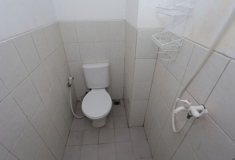 Отель Collection O 93750 Luxury Rooms @ Urbantown Serpong