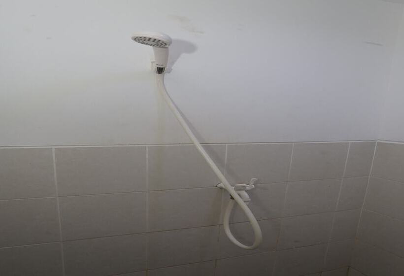 Отель Collection O 93750 Luxury Rooms @ Urbantown Serpong