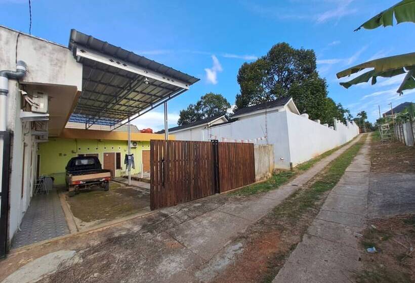 فندق Oyo 93714 Guest House Gembul Syariah