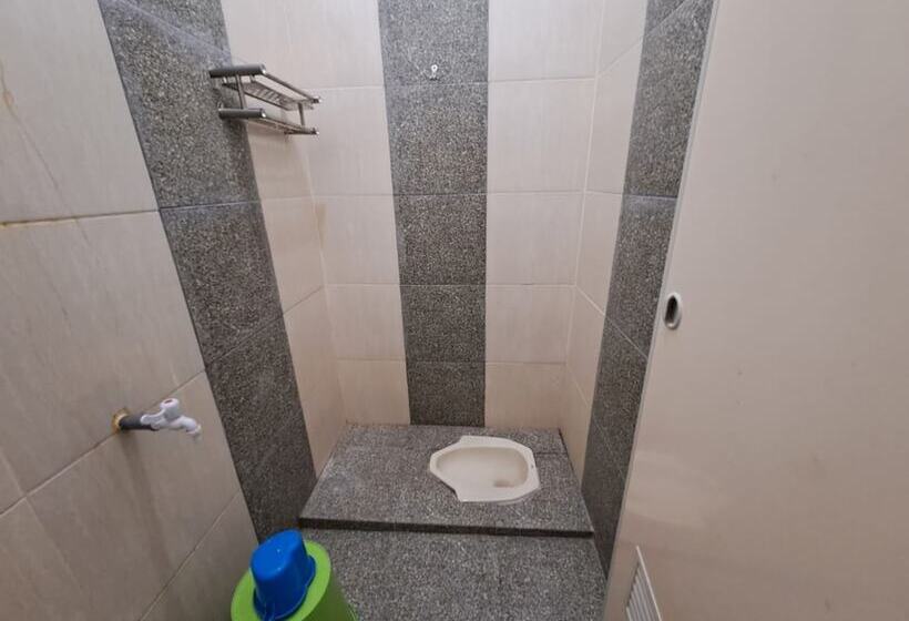 فندق Oyo 93714 Guest House Gembul Syariah