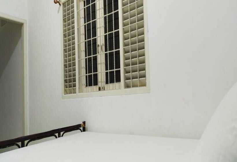 ホテル Oyo 93774 Khaira Kos Dan Penginapan