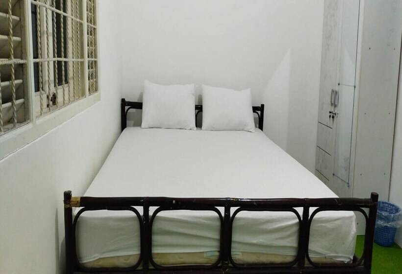 Отель Oyo 93774 Khaira Kos Dan Penginapan