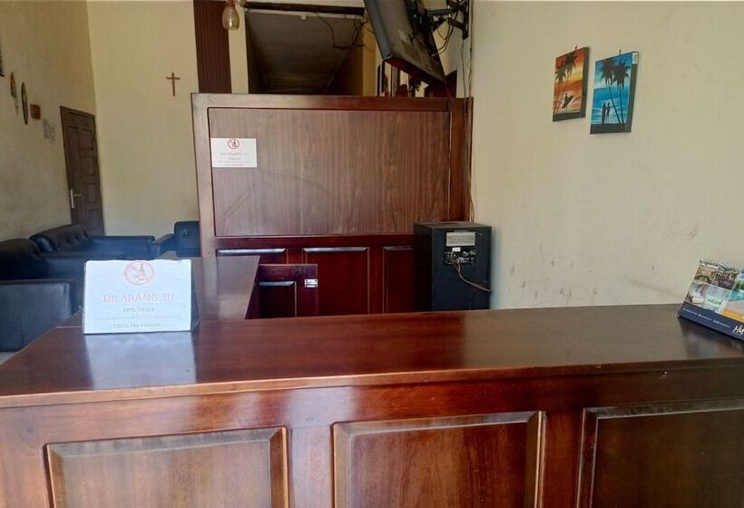 Отель Oyo 93774 Khaira Kos Dan Penginapan