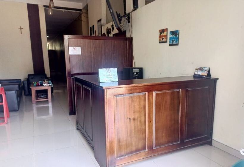 ホテル Oyo 93774 Khaira Kos Dan Penginapan