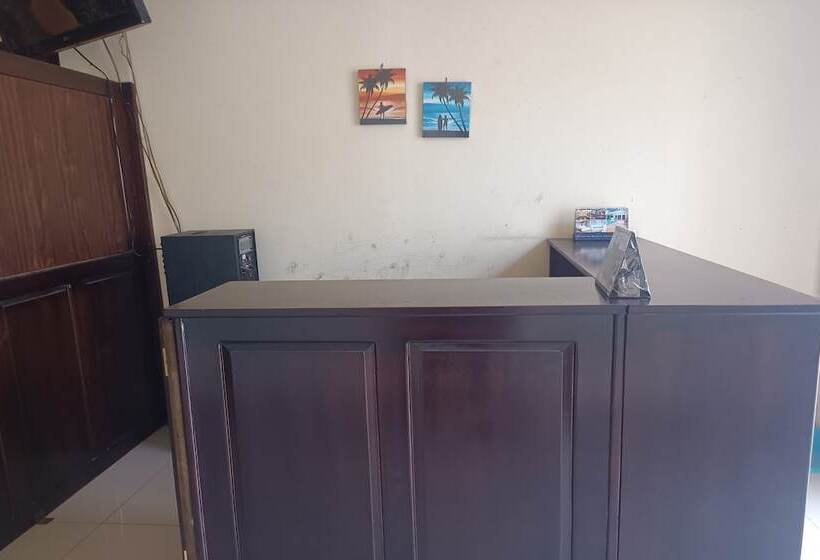 Отель Oyo 93774 Khaira Kos Dan Penginapan