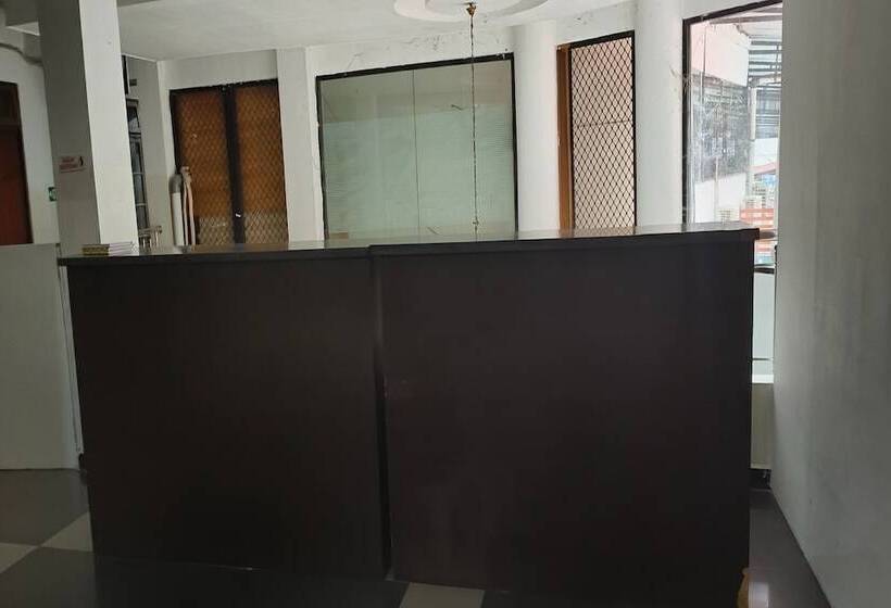 Отель Oyo 93775 Nilam Guest House