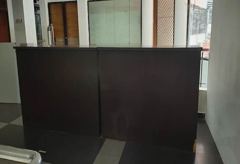 Отель Oyo 93775 Nilam Guest House