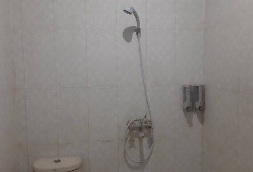 Отель Oyo 93775 Nilam Guest House