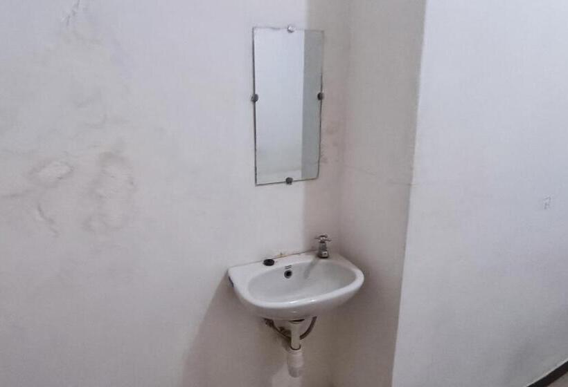 ホテル Oyo 93777 Aulia Residence