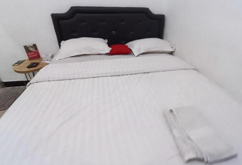 ホテル Oyo 93777 Aulia Residence