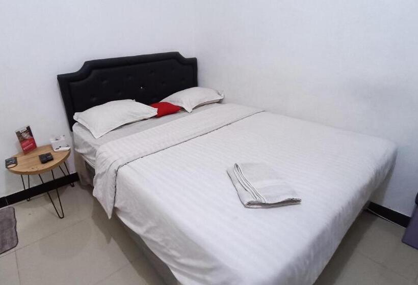 ホテル Oyo 93777 Aulia Residence