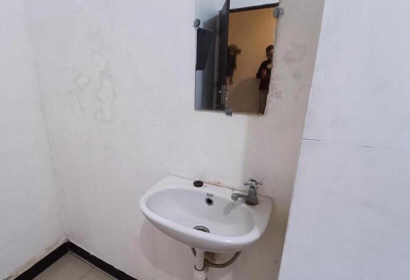 ホテル Oyo 93777 Aulia Residence