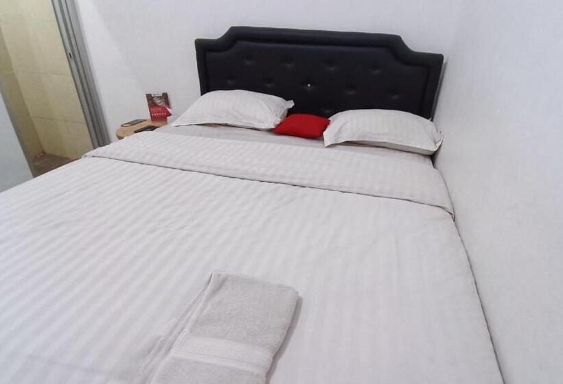 ホテル Oyo 93777 Aulia Residence