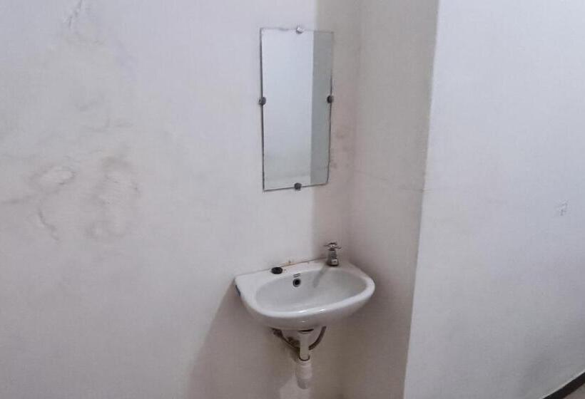 ホテル Oyo 93777 Aulia Residence