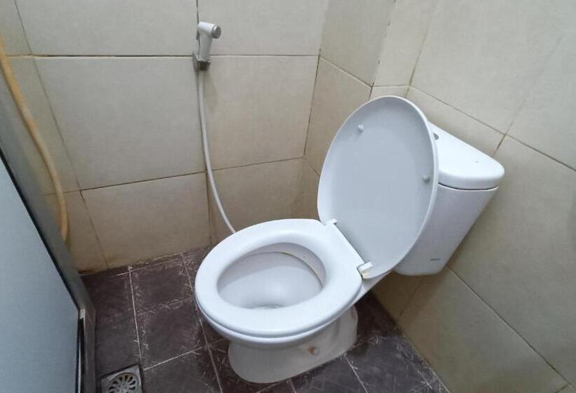 ホテル Oyo 93777 Aulia Residence