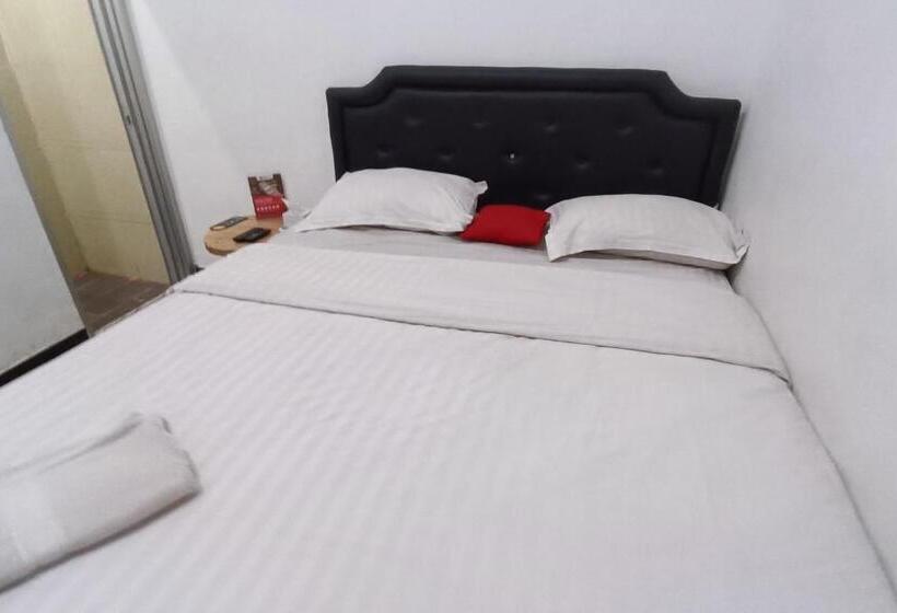 ホテル Oyo 93777 Aulia Residence