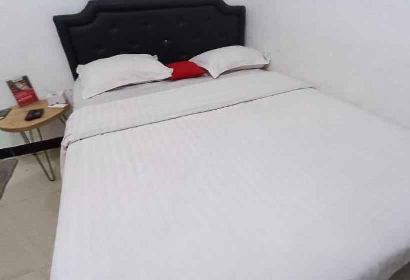 ホテル Oyo 93777 Aulia Residence