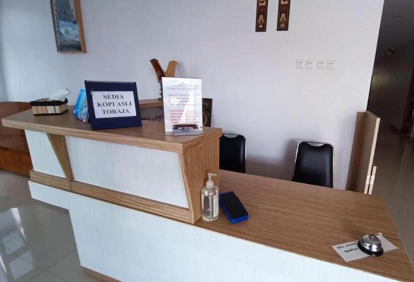 ホテル Oyo 93777 Aulia Residence