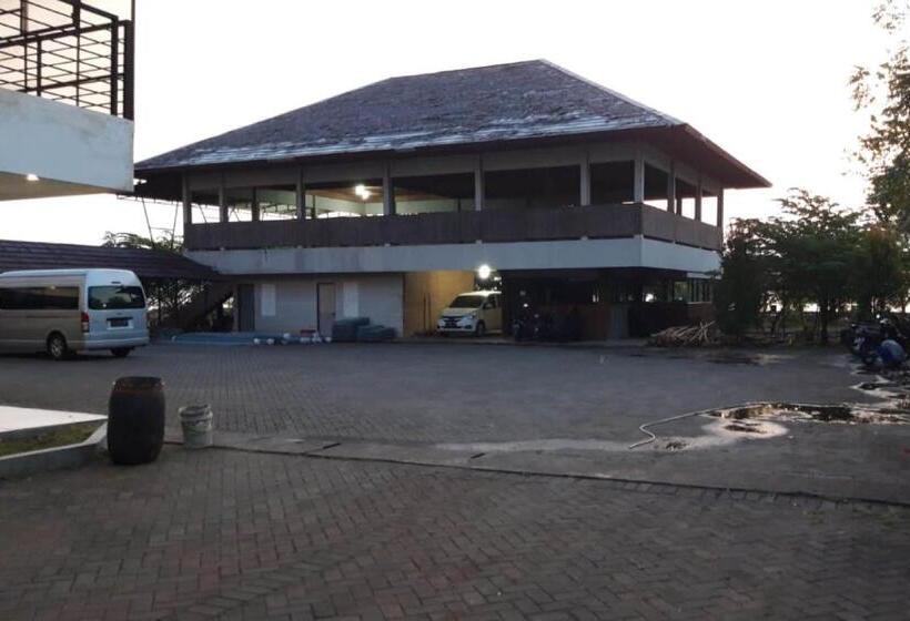 ホテル Oyo 93777 Aulia Residence