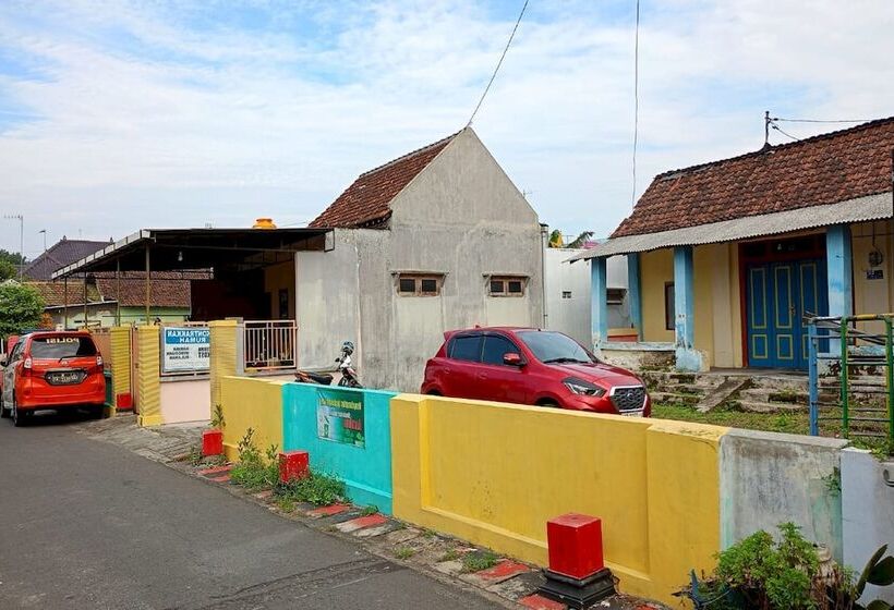 فندق Spot On 93712 Vanda Family