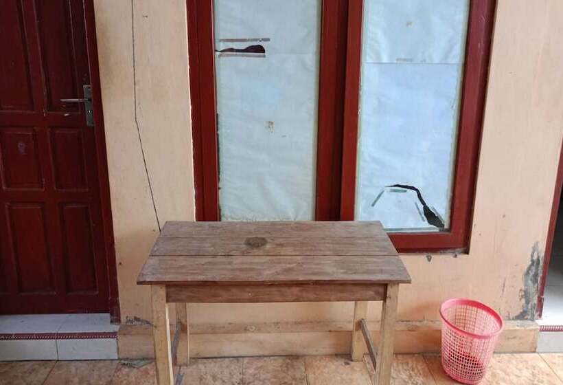 בית מלון כפרי Spot On 93712 Vanda Family