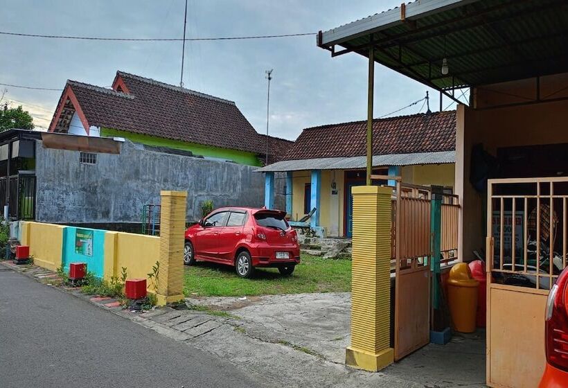 فندق Spot On 93712 Vanda Family