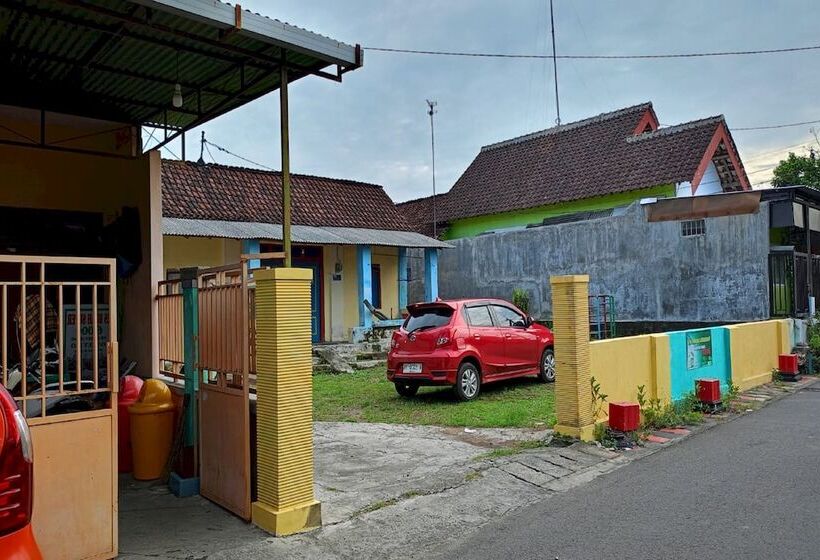 فندق Spot On 93712 Vanda Family