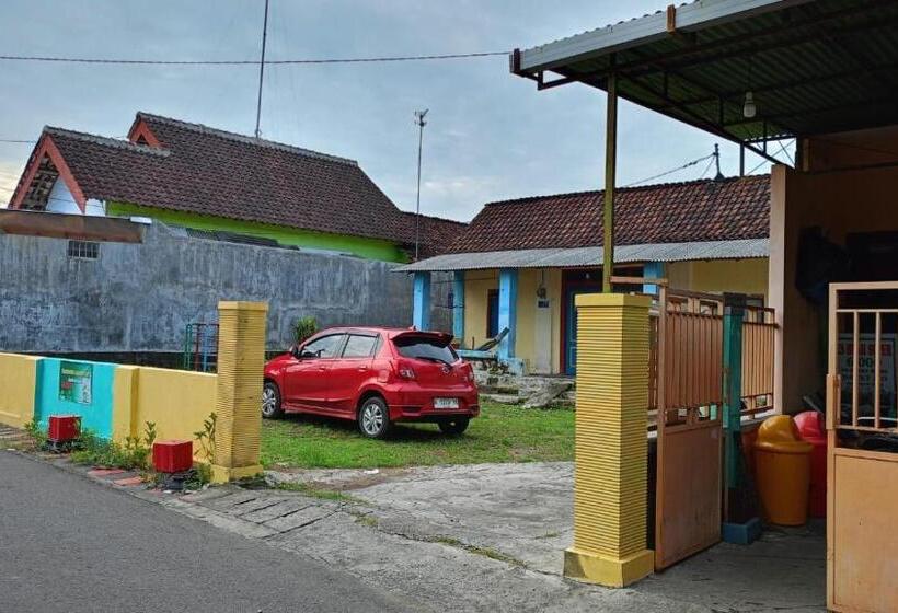 فندق Spot On 93712 Vanda Family