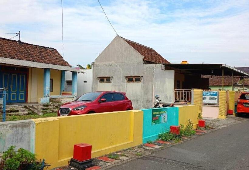 فندق Spot On 93712 Vanda Family