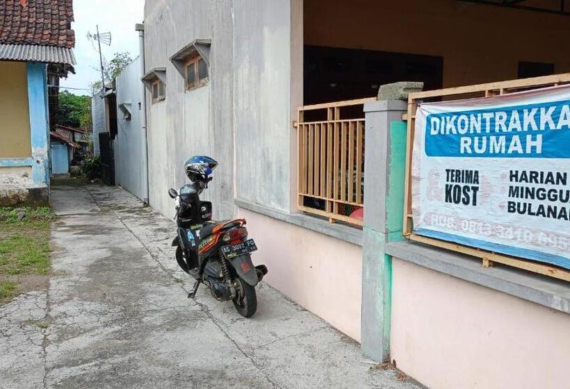 فندق Spot On 93712 Vanda Family