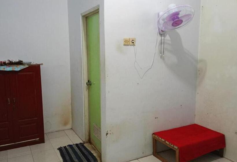 בית מלון כפרי Spot On 93712 Vanda Family