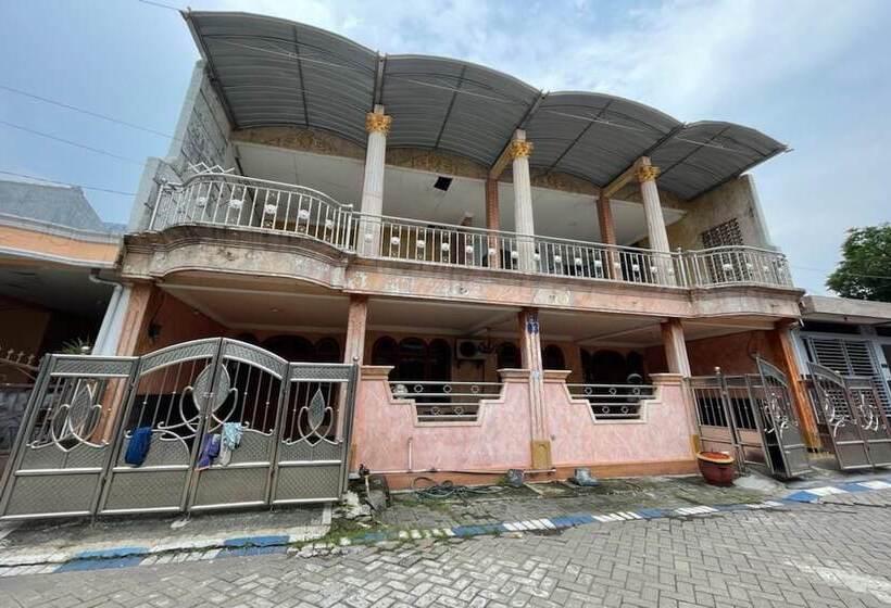 فندق Spot On 93755 Siwalanpanji Homestay Syariah