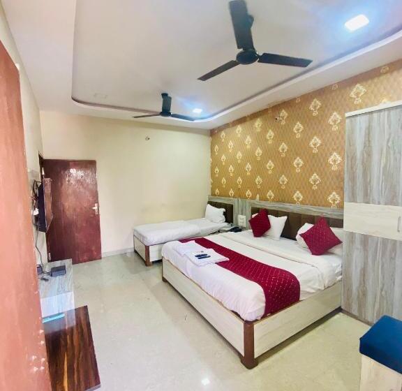 בית מלון כפרי Vinayak Shree Ss