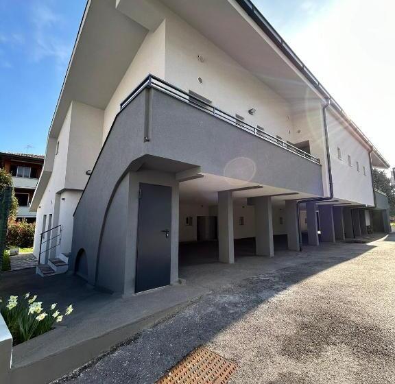 פנסיון Lake Home Apartments