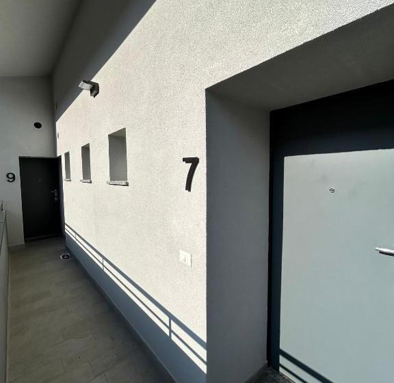 פנסיון Lake Home Apartments