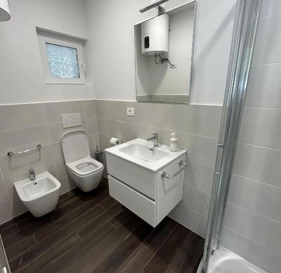 פנסיון Lake Home Apartments