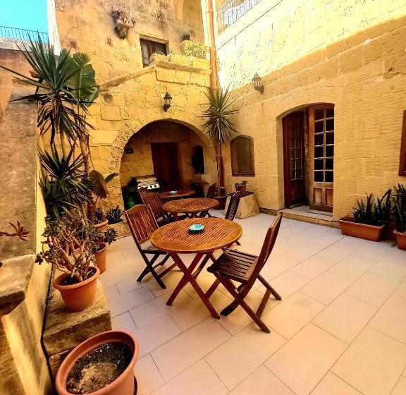 پانسیون Majsi Indoor Heated Pool B&b