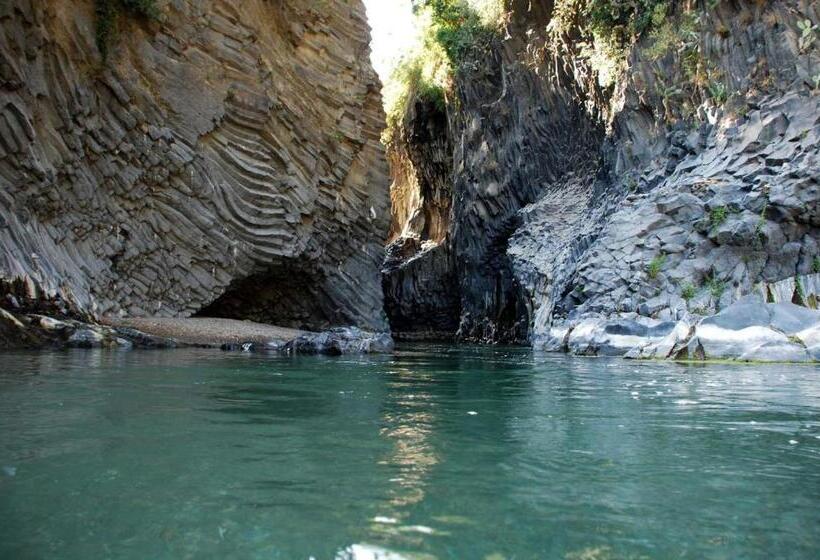 פנסיון Room In Lodge   Stanza In Affitto Giarre