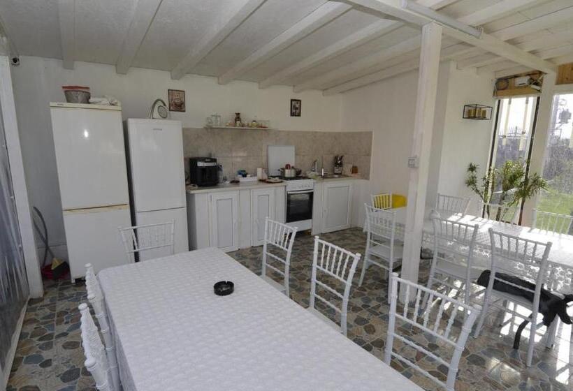 بنسيون Vila La Panda