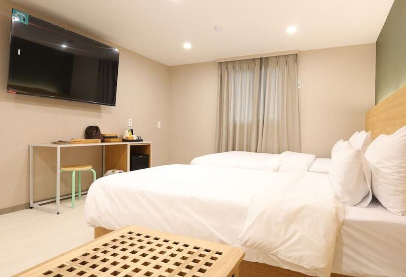 Calm Rest Hotel Gimhae