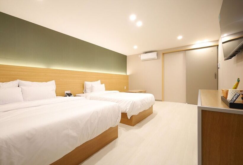 Calm Rest Hotel Gimhae