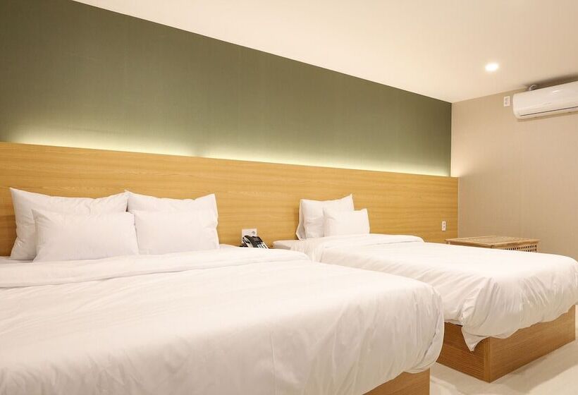 Calm Rest Hotel Gimhae